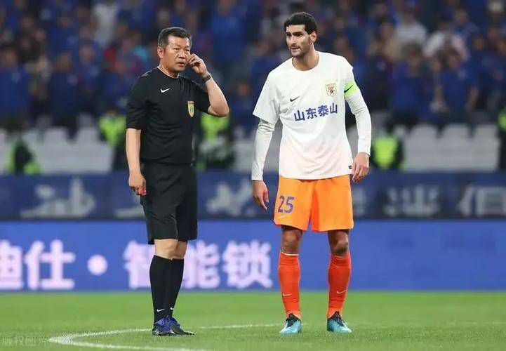 片方今日发布“恢弘龙族”特辑，庞大绚烂的龙族世界令人大为惊叹，蓄势待发间，一场更为壮观的人 《驯龙高手3》票房破3亿 小嗝嗝没牙仔并肩作战 2019-03-10 《驯龙高手3》正在内地各大影院火热上映，上映9天票房破3亿。