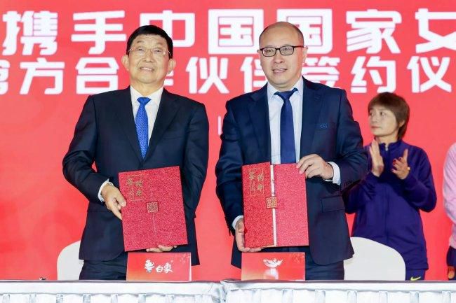 同时，现年48岁的舒淇成为继巩俐和张曼玉后，第三位完成了欧洲三大电影节主竞赛评委满贯的华人女演员。