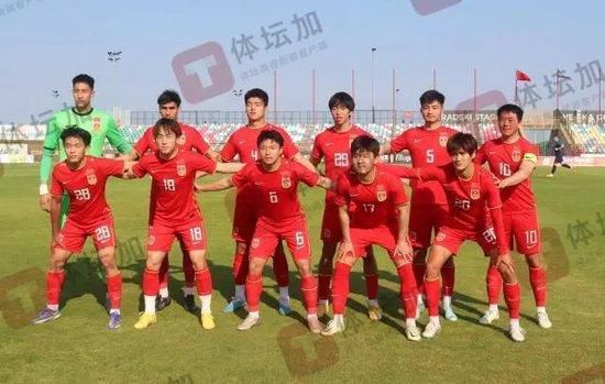 再一次祝贺我们的金鹰节最佳男演员”。