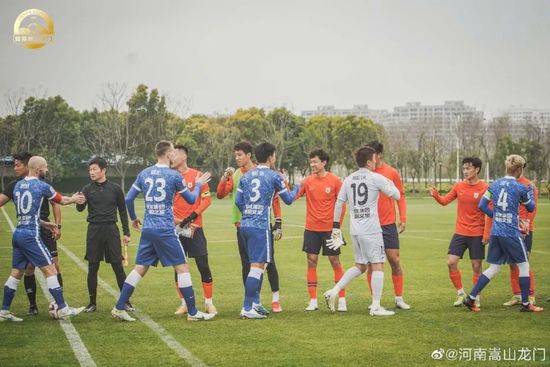 可是与此同时，“短拼长”的架构暴露了兼容的难题：前两篇侧重童趣，后三篇侧重成人情感，虽然迎合了儿童和家长的不同观影需求，但前后风格明显割裂，如同“一部电影割裂成少儿频道与午夜场”。