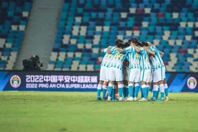 导演丹尼斯·维伦纽瓦携演员艾米莉·布朗特、乔什·布洛林出席。