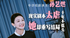 而刘嘉玲在现场 刘诗诗羊毛卷造型俏皮可爱 白色套装优雅端庄 2021-06-02 近日，刘诗诗出席某品牌活动，她身穿白色斜纹软呢套装，柔软的奶白色让刘诗诗的肤色看上去更加的白皙透亮，搭配俏皮可爱的羊毛卷发与精致的妆容，凸显出温婉端庄的气质。
