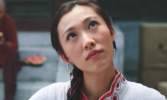 车辆开向远方，寓意着“希望电影像这 眼镜熊来袭！